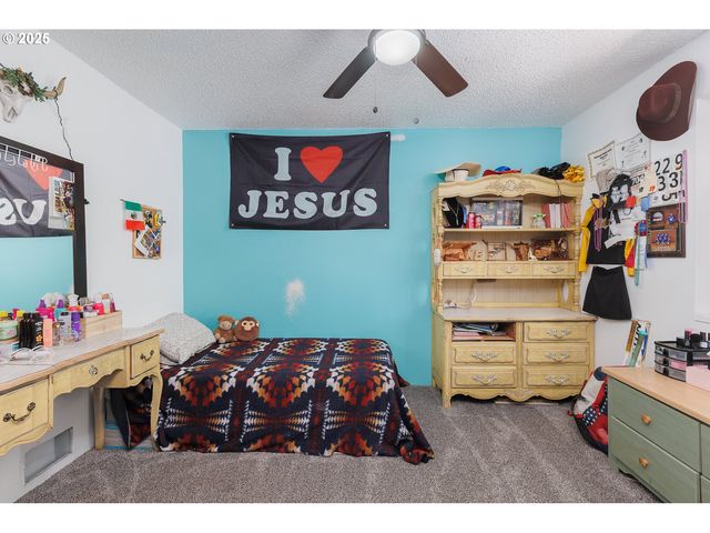 24358 QUEEN ANNE Dr, Philomath, OR 97370