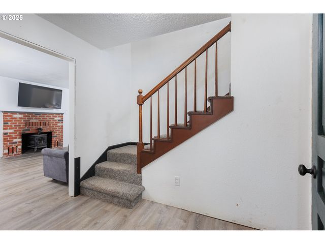 24358 QUEEN ANNE Dr, Philomath, OR 97370