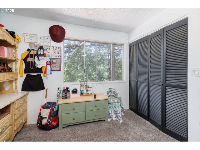 24358 QUEEN ANNE Dr, Philomath, OR 97370