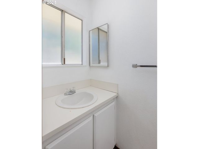 24358 QUEEN ANNE Dr, Philomath, OR 97370