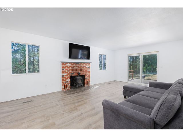 24358 QUEEN ANNE Dr, Philomath, OR 97370