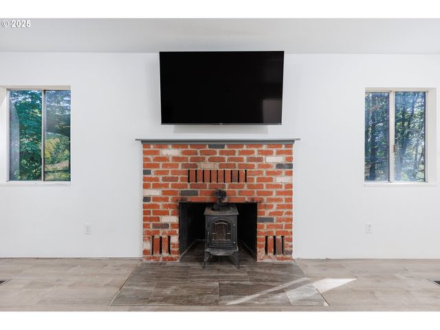 24358 QUEEN ANNE Dr, Philomath, OR 97370