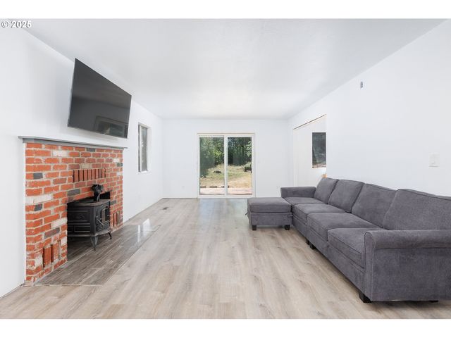 24358 QUEEN ANNE Dr, Philomath, OR 97370