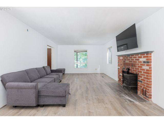 24358 QUEEN ANNE Dr, Philomath, OR 97370