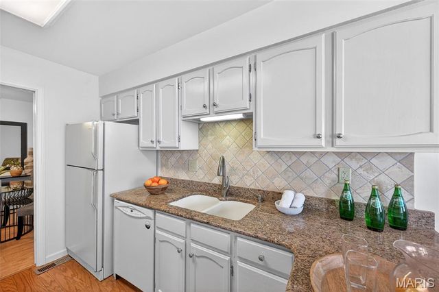 1601 Walpole Drive B, Chesterfield, MO 63017