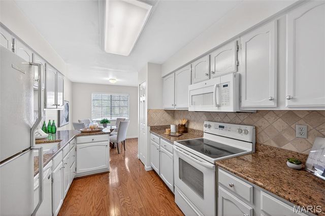 1601 Walpole Drive B, Chesterfield, MO 63017