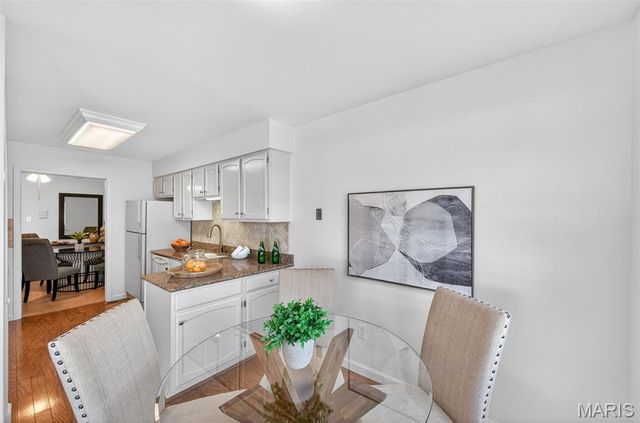 1601 Walpole Drive B, Chesterfield, MO 63017