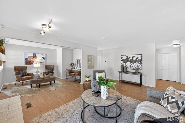 1601 Walpole Drive B, Chesterfield, MO 63017