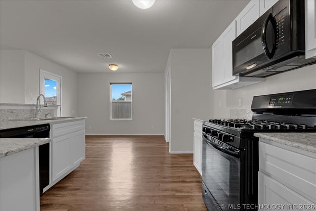 10016 E 109th Place North, Owasso, OK 74055