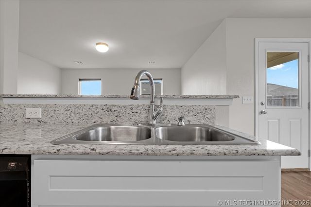 10016 E 109th Place North, Owasso, OK 74055