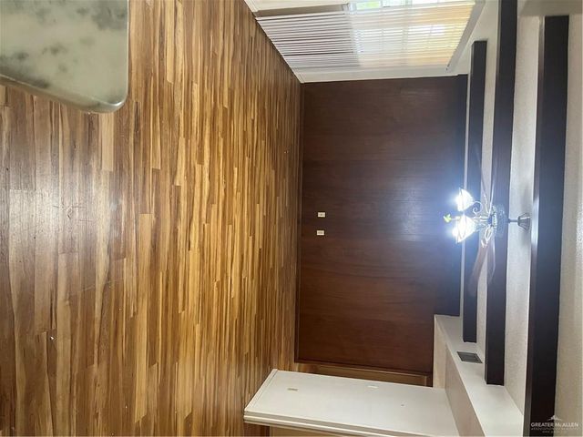 210 W Esperanza W Avenue, Mcallen, TX 78501