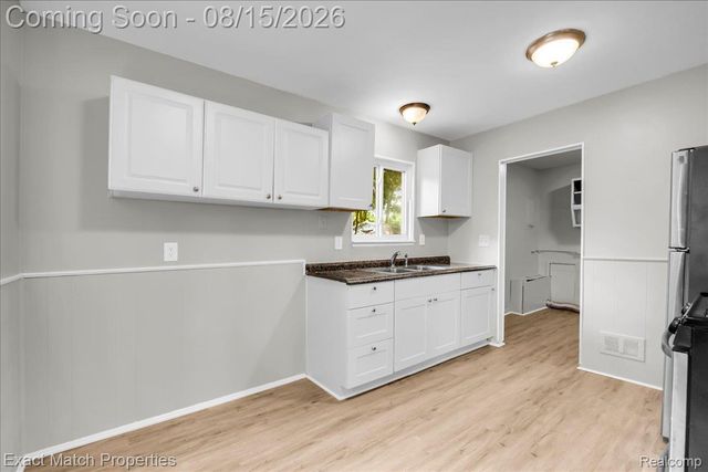 828 Sarasota Avenue, Pontiac, MI 48340