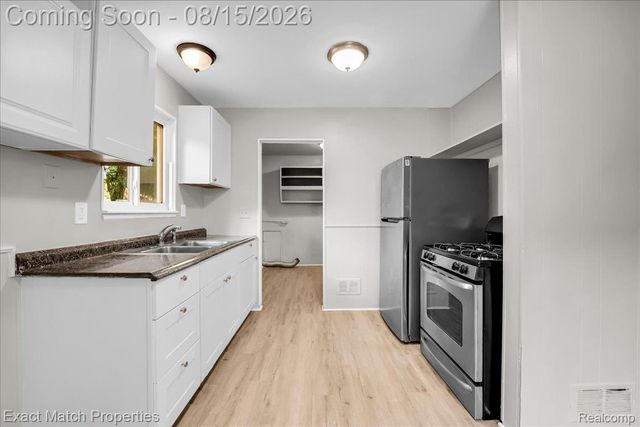 828 Sarasota Avenue, Pontiac, MI 48340