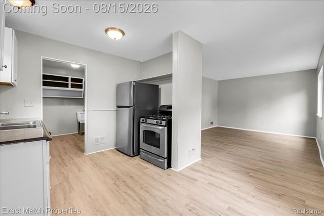828 Sarasota Avenue, Pontiac, MI 48340