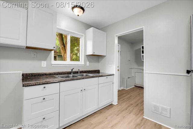 828 Sarasota Avenue, Pontiac, MI 48340