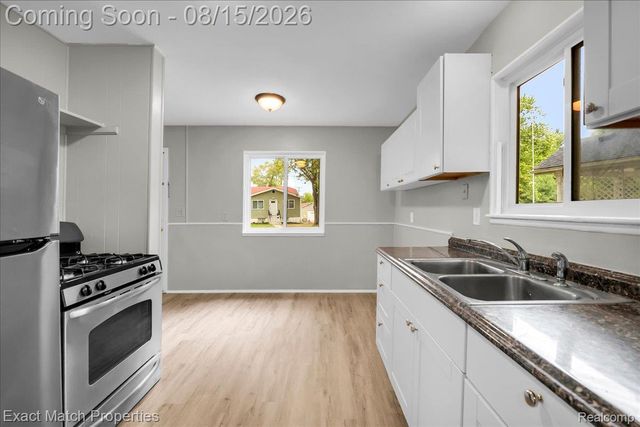 828 Sarasota Avenue, Pontiac, MI 48340