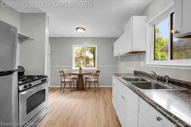828 Sarasota Avenue, Pontiac, MI 48340