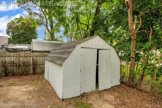 828 Sarasota Avenue, Pontiac, MI 48340