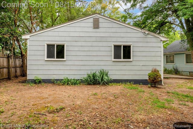 828 Sarasota Avenue, Pontiac, MI 48340