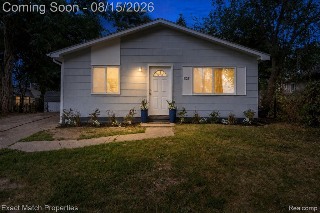828 Sarasota Avenue, Pontiac, MI 48340