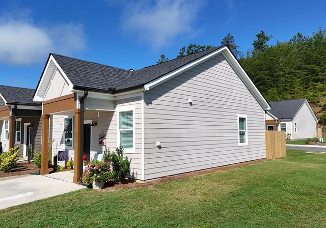 25 Grove Loop, Blue Ridge, GA 30513