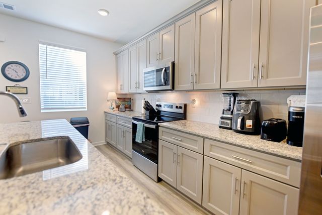 25 Grove Loop, Blue Ridge, GA 30513