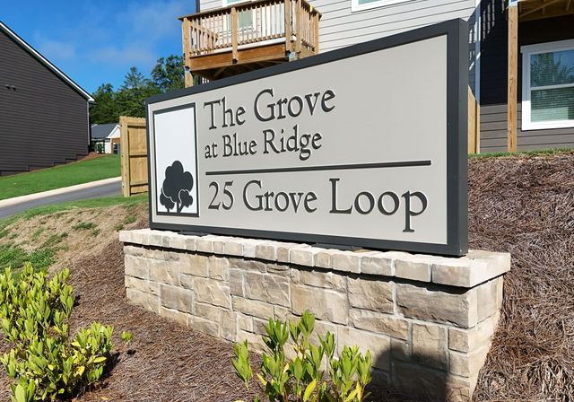 25 Grove Loop, Blue Ridge, GA 30513