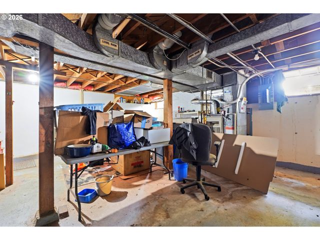 9128 Se MARKET St, Portland, OR 97216