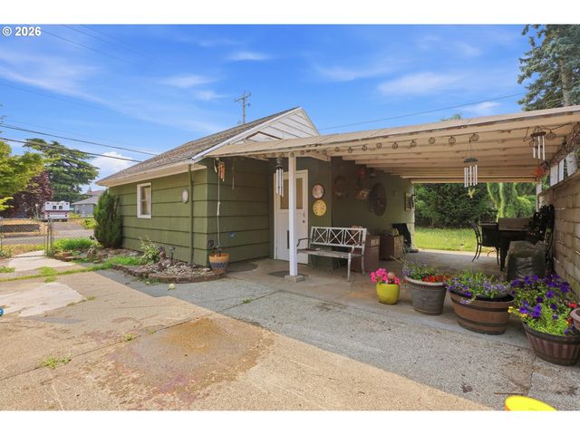 9128 Se MARKET St, Portland, OR 97216