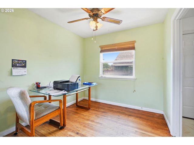 9128 Se MARKET St, Portland, OR 97216