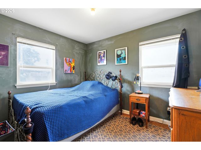 9128 Se MARKET St, Portland, OR 97216