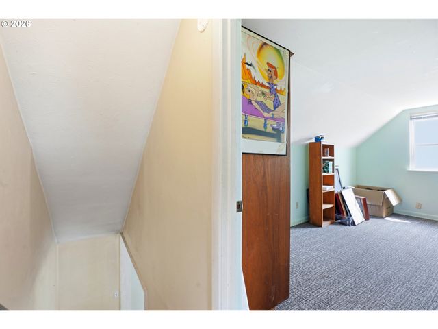 9128 Se MARKET St, Portland, OR 97216