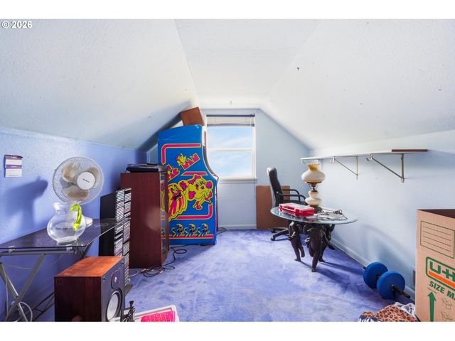 9128 Se MARKET St, Portland, OR 97216