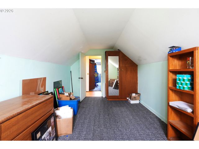 9128 Se MARKET St, Portland, OR 97216