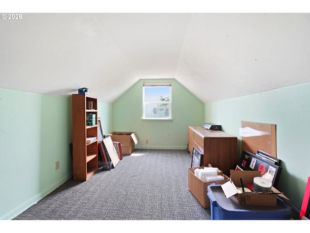 9128 Se MARKET St, Portland, OR 97216
