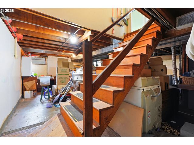 9128 Se MARKET St, Portland, OR 97216