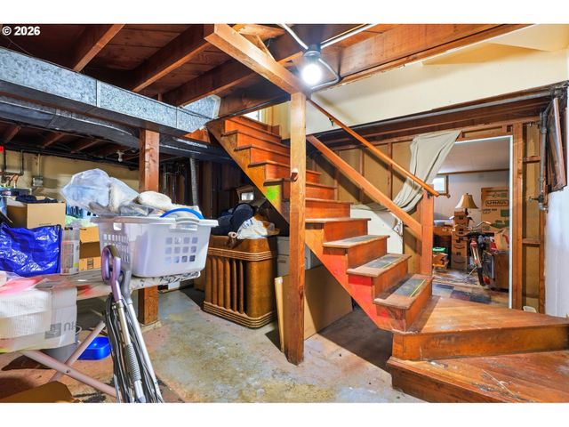 9128 Se MARKET St, Portland, OR 97216