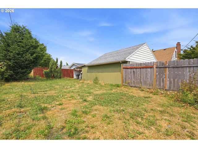 9128 Se MARKET St, Portland, OR 97216