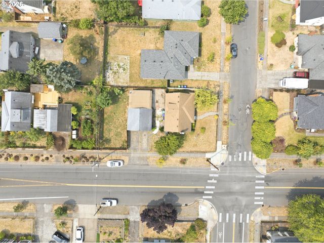 9128 Se MARKET St, Portland, OR 97216