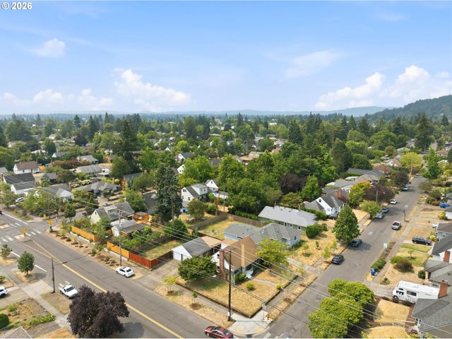 9128 Se MARKET St, Portland, OR 97216
