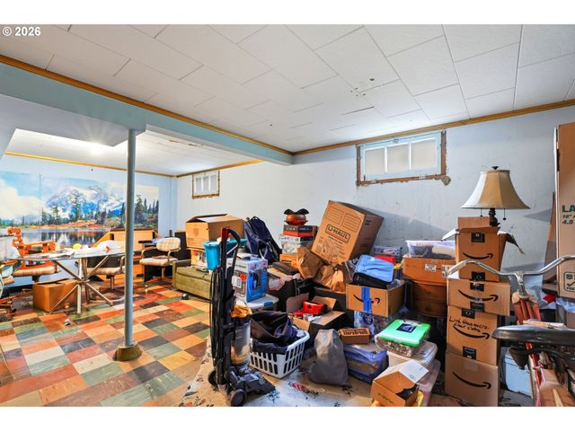 9128 Se MARKET St, Portland, OR 97216