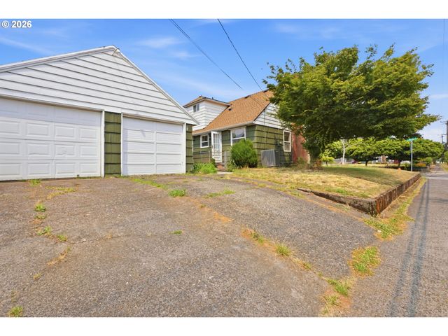 9128 Se MARKET St, Portland, OR 97216