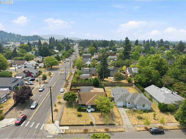 9128 Se MARKET St, Portland, OR 97216