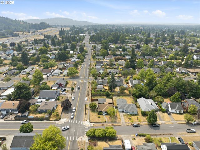 9128 Se MARKET St, Portland, OR 97216