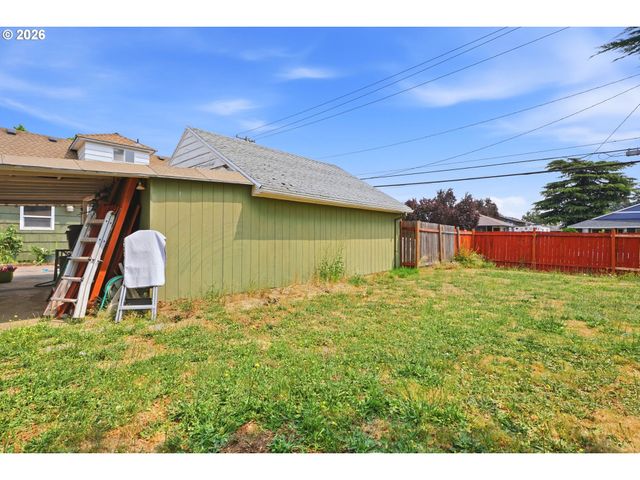 9128 Se MARKET St, Portland, OR 97216
