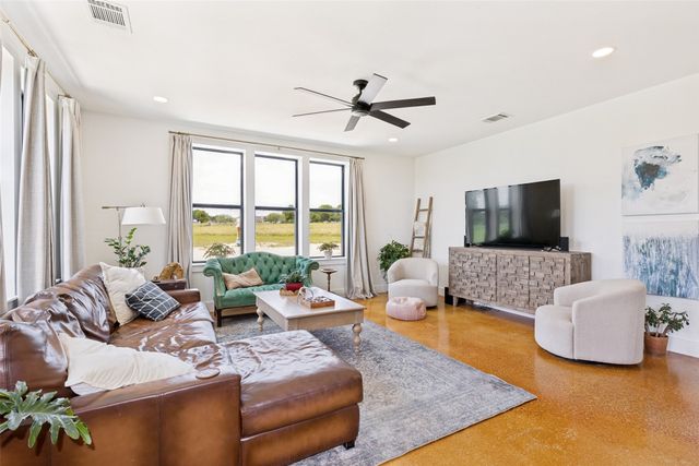 490 Private Road 4512, Decatur, TX 76234