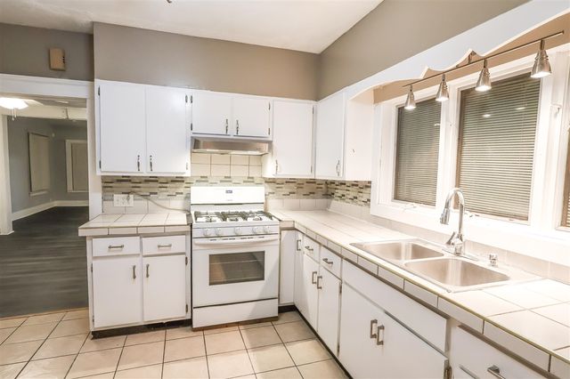 18 Highway Street, Battle Creek, MI 49014