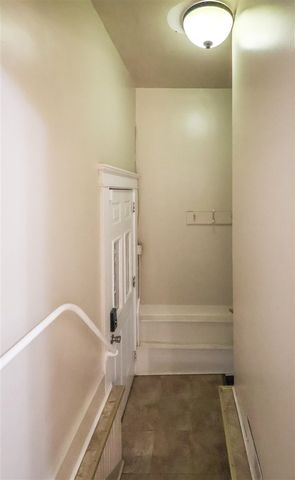 18 Highway Street, Battle Creek, MI 49014