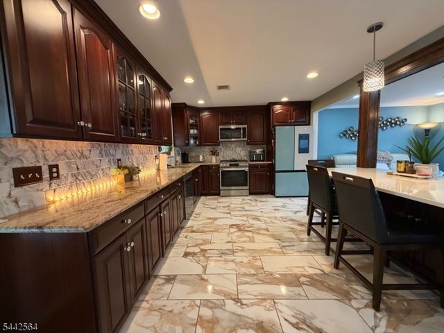 525 Quinton Ave, Kenilworth Boro, NJ 07033