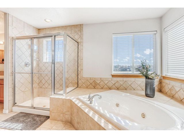 1043 Wyndemere Cir, Longmont, CO 80504